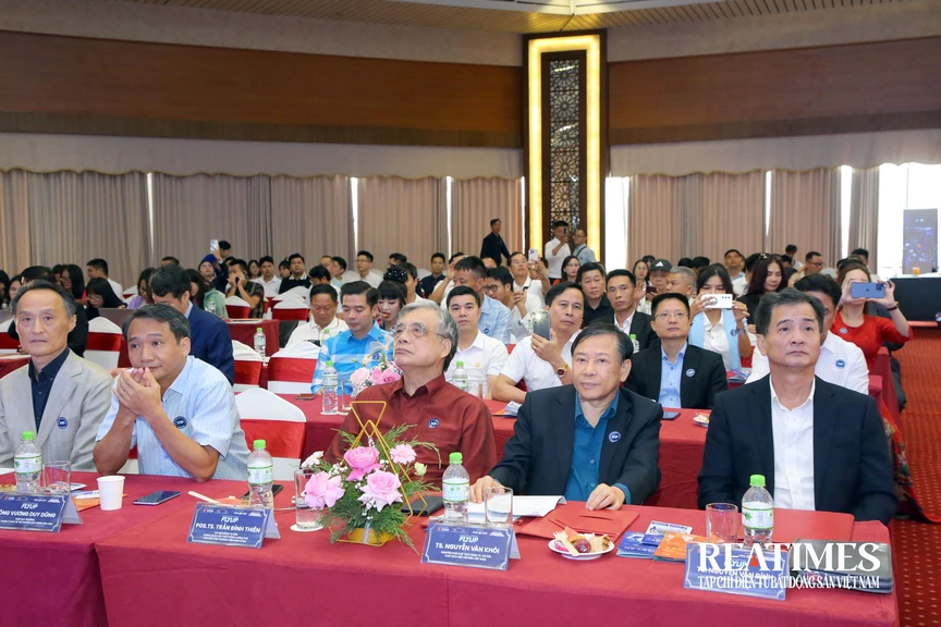 Vinh danh Ngày hội Môi giới Bất động sản Việt Nam 2025- Ảnh 4. Vinh danh Ngày hội Môi giới Bất động sản Việt Nam 2025- Ảnh 4.