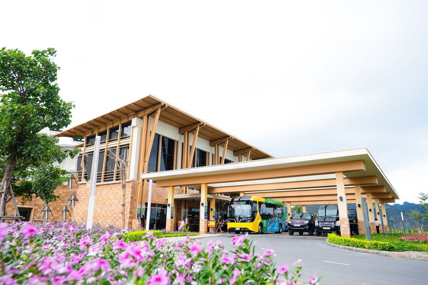 Trải nghiệm du lịch Cát Bà xanh – sạch – hiện đại với xe điện mới của Sun Group- Ảnh 1. Trải nghiệm du lịch Cát Bà xanh – sạch – hiện đại với xe điện mới của Sun Group- Ảnh 1.