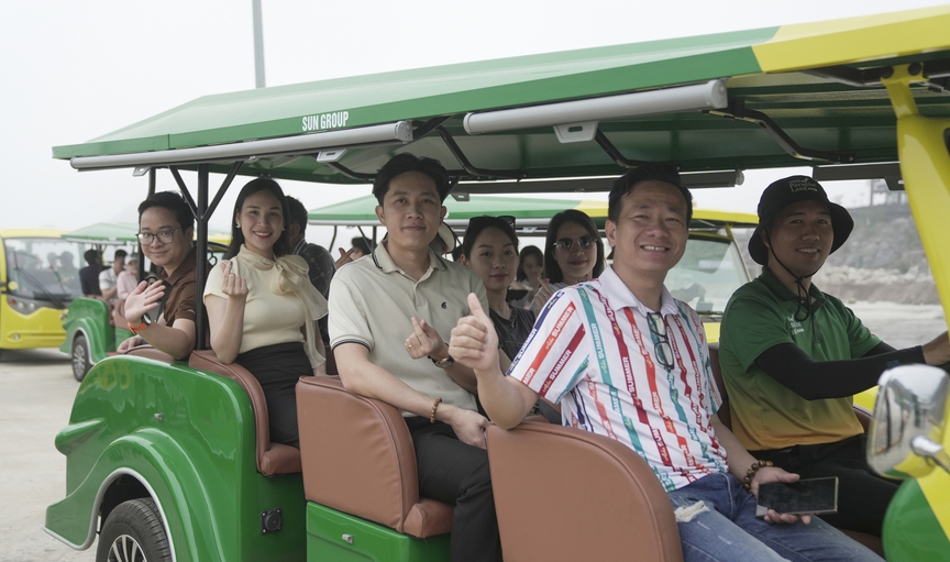 Trải nghiệm du lịch Cát Bà xanh – sạch – hiện đại với xe điện mới của Sun Group- Ảnh 4. Trải nghiệm du lịch Cát Bà xanh – sạch – hiện đại với xe điện mới của Sun Group- Ảnh 4.