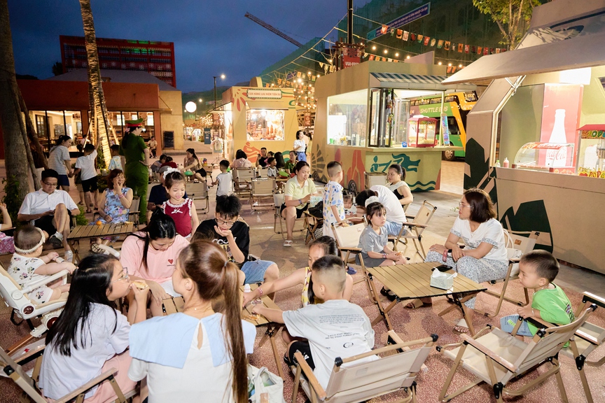 Trải nghiệm du lịch Cát Bà xanh – sạch – hiện đại với xe điện mới của Sun Group- Ảnh 8. Trải nghiệm du lịch Cát Bà xanh – sạch – hiện đại với xe điện mới của Sun Group- Ảnh 8.