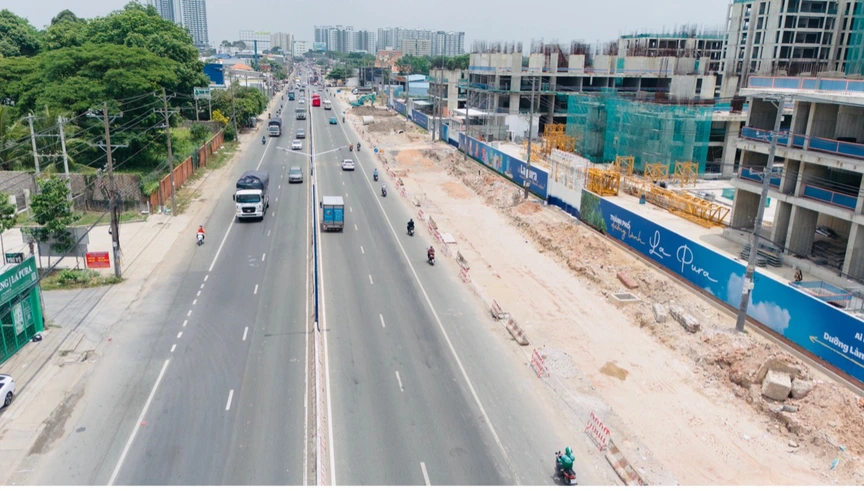 Sóng đầu tư đổ về, bất động sản Bình Dương xác lập mặt bằng giá mới, có nơi chạm mốc 70 triệu đồng/m2- Ảnh 1. Sóng đầu tư đổ về, bất động sản Bình Dương xác lập mặt bằng giá mới, có nơi chạm mốc 70 triệu đồng/m2- Ảnh 1.