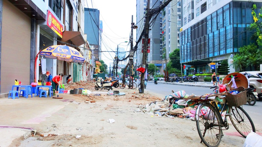 Con đường dài 1,1km "gánh" 20 toà chung cư ở Hà Nội đang được mở rộng- Ảnh 12. Con đường dài 1,1km "gánh" 20 toà chung cư ở Hà Nội đang được mở rộng- Ảnh 12.