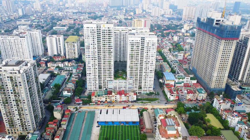 Con đường dài 1,1km "gánh" 20 toà chung cư ở Hà Nội đang được mở rộng- Ảnh 2. Con đường dài 1,1km "gánh" 20 toà chung cư ở Hà Nội đang được mở rộng- Ảnh 2.