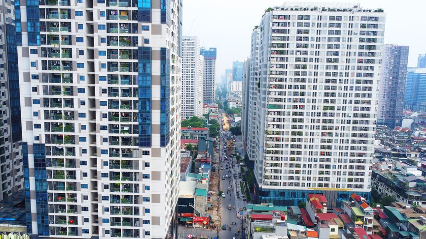 Con đường dài 1,1km "gánh" 20 toà chung cư ở Hà Nội đang được mở rộng- Ảnh 4. Con đường dài 1,1km "gánh" 20 toà chung cư ở Hà Nội đang được mở rộng- Ảnh 4.