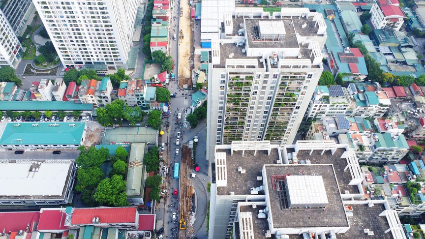 Con đường dài 1,1km "gánh" 20 toà chung cư ở Hà Nội đang được mở rộng- Ảnh 5. Con đường dài 1,1km "gánh" 20 toà chung cư ở Hà Nội đang được mở rộng- Ảnh 5.