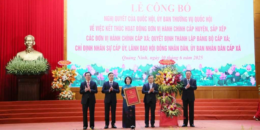 Quảng Ninh công bố Nghị quyết về việc sắp xếp các đơn vị hành chính - Ảnh 1. Quảng Ninh công bố Nghị quyết về việc sắp xếp các đơn vị hành chính - Ảnh 1.