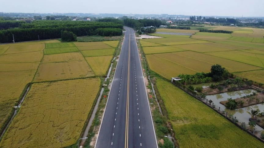 Chiêm ngưỡng cây cầu bắc qua con sông nội địa dài nhất Việt Nam, nối liền 2 tỉnh giàu nhất cả nước- Ảnh 3. Chiêm ngưỡng cây cầu bắc qua con sông nội địa dài nhất Việt Nam, nối liền 2 tỉnh giàu nhất cả nước- Ảnh 3.