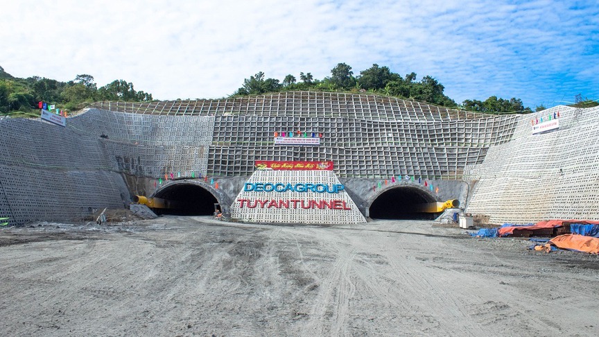Hầm Tuy An dài 1.020m (đoạn Chí Thạnh - Vân Phong). Nguồn ảnh: Soha Hầm Tuy An dài 1.020m (đoạn Chí Thạnh - Vân Phong). Nguồn ảnh: Soha
