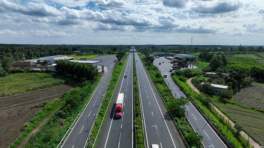 VEC phê duyệt chủ trương đầu tư 16.300 tỷ nâng cấp tuyến cao tốc, khơi thông cửa ngõ đến sân bay lớn nhất Việt Nam- Ảnh 1. VEC phê duyệt chủ trương đầu tư 16.300 tỷ nâng cấp tuyến cao tốc, khơi thông cửa ngõ đến sân bay lớn nhất Việt Nam- Ảnh 1.