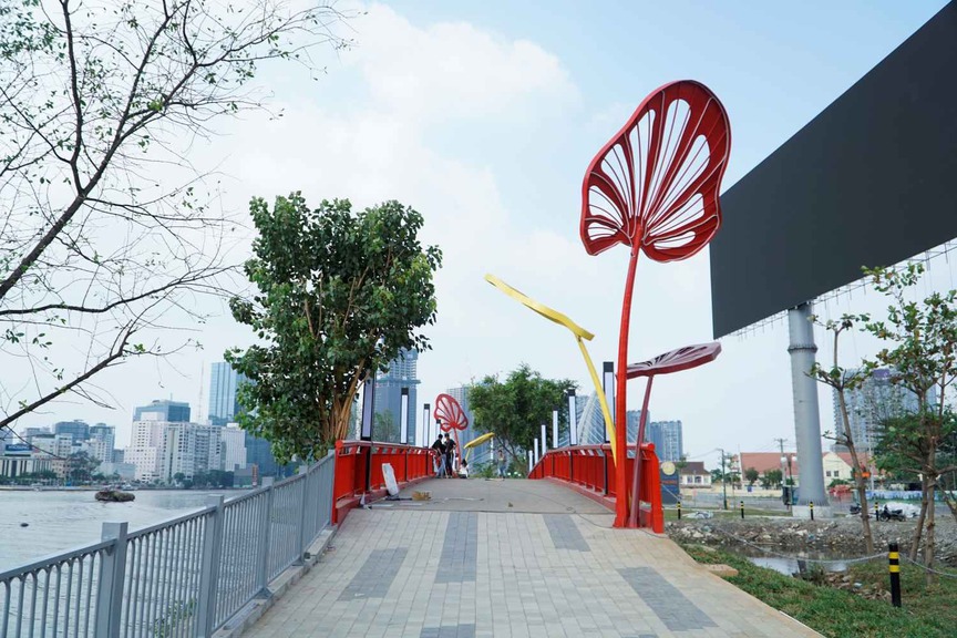 Màn 'lột xác' ngoạn mục của vùng đầm lầy hoang vắng thành công viên ven sông lớn nhất TP. HCM, người dân nườm nượp check-in
- Ảnh 2.