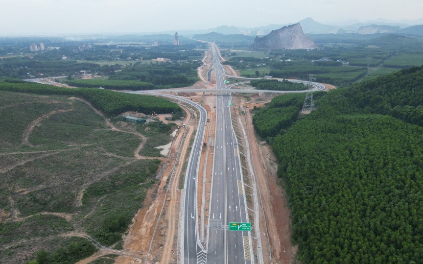 Chỉ 1 tháng nữa, miền Trung cùng lúc đón 3 đoạn cao tốc nghìn tỷ- Ảnh 2. Chỉ 1 tháng nữa, miền Trung cùng lúc đón 3 đoạn cao tốc nghìn tỷ- Ảnh 2.