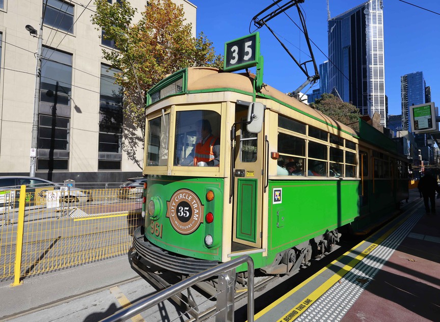 Photo Travel: City Circle Tram - hoài cổ trên tàu điện trăm tuổi ở Melbourne- Ảnh 10.