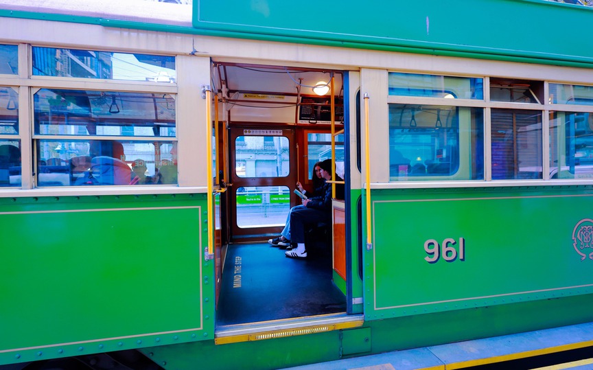 Photo Travel: City Circle Tram - hoài cổ trên tàu điện trăm tuổi ở Melbourne- Ảnh 3.
