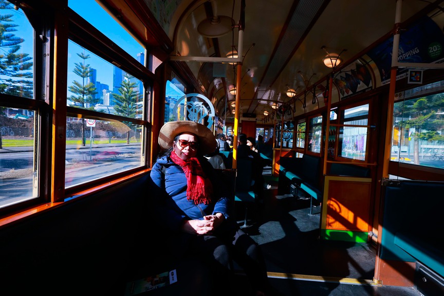 Photo Travel: City Circle Tram - hoài cổ trên tàu điện trăm tuổi ở Melbourne- Ảnh 5.