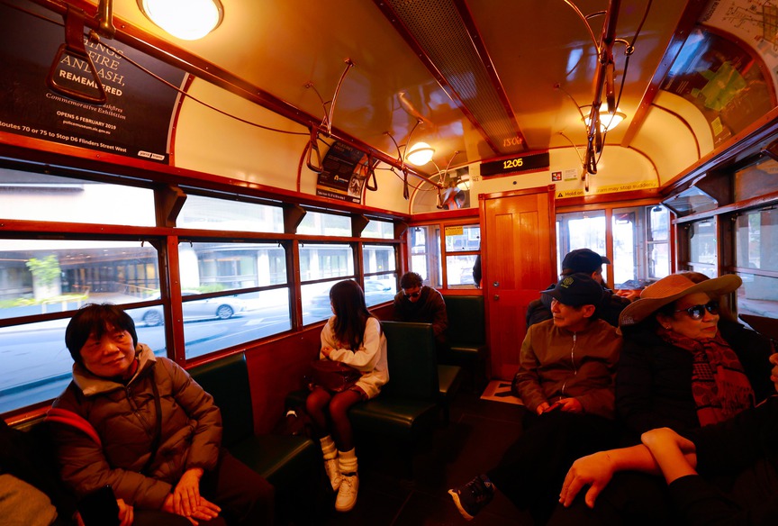 Photo Travel: City Circle Tram - hoài cổ trên tàu điện trăm tuổi ở Melbourne- Ảnh 6.