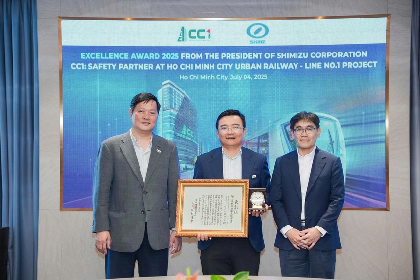CC1 khẳng định uy tín khi được Chủ tịch Tập đoàn Shimizu trao giải thưởng về công tác an toàn lao động, vệ sinh công trường tại dự án Metro số 1 TP.HCM- Ảnh 1. CC1 khẳng định uy tín khi được Chủ tịch Tập đoàn Shimizu trao giải thưởng về công tác an toàn lao động, vệ sinh công trường tại dự án Metro số 1 TP.HCM- Ảnh 1.