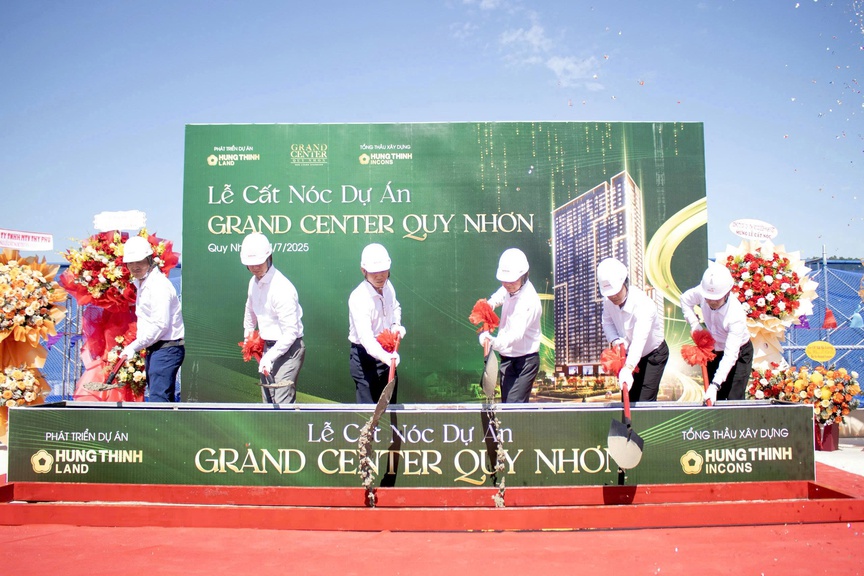 Tổ hợp căn hộ Grand Center Quy Nhon cất nóc, tăng tốc về đích- Ảnh 1. Tổ hợp căn hộ Grand Center Quy Nhon cất nóc, tăng tốc về đích- Ảnh 1.