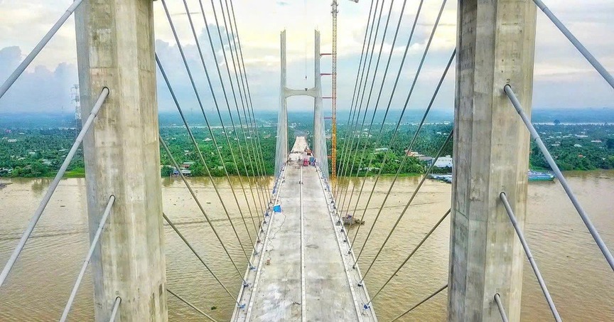 Bên trên cầu Rạch Miễu 2. Nguồn ảnh: Báo Tuổi Trẻ Bên trên cầu Rạch Miễu 2. Nguồn ảnh: Báo Tuổi Trẻ