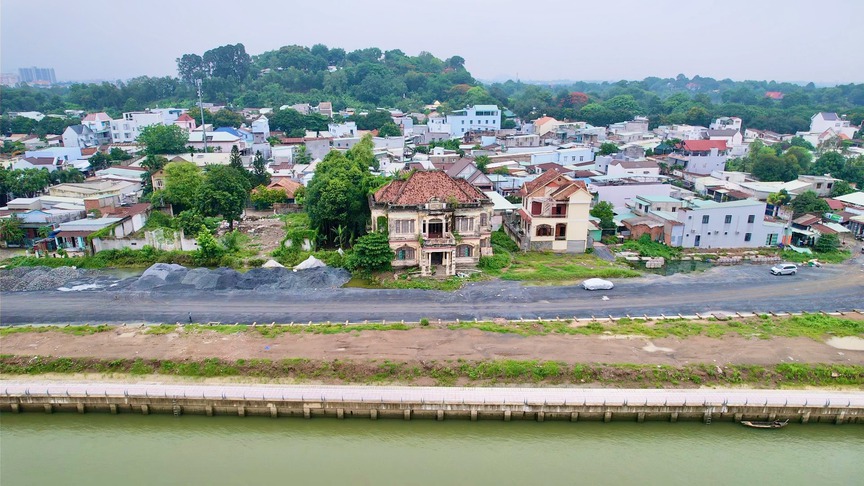 Tuyến đường ven con sông nội địa dài nhất Việt Nam sẽ nhường đất cho biệt thự cổ 100 năm tuổi- Ảnh 1. Tuyến đường ven con sông nội địa dài nhất Việt Nam sẽ nhường đất cho biệt thự cổ 100 năm tuổi- Ảnh 1.