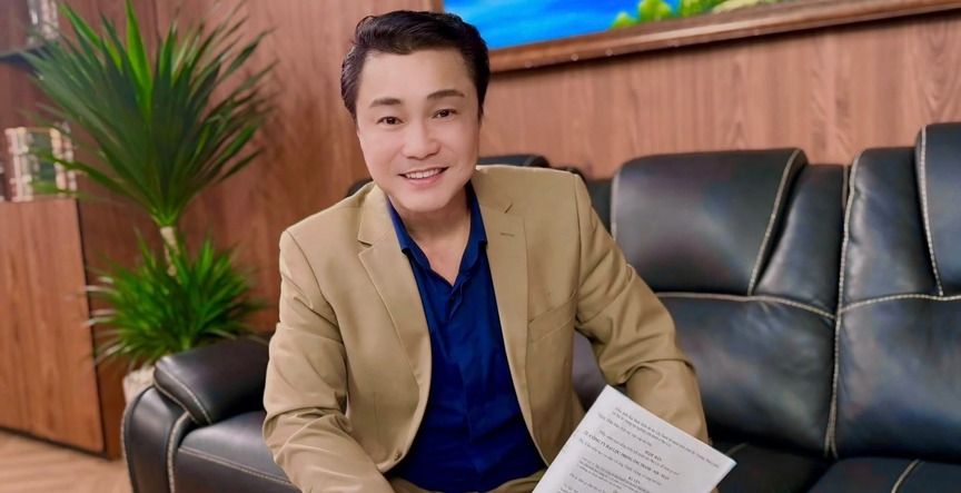 Biệt thự 3 tầng lầu của 'vua màn bạc' thập niên 90: Tọa lạc ở khu phố đắc địa, nội thất chuẩn 5 sao, sân vườn xanh mát- Ảnh 8. Biệt thự 3 tầng lầu của 'vua màn bạc' thập niên 90: Tọa lạc ở khu phố đắc địa, nội thất chuẩn 5 sao, sân vườn xanh mát- Ảnh 8.