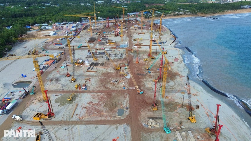 Siêu dự án lấn biển 64.000 tỷ tại đặc khu lớn bậc nhất Việt Nam: Ngày đêm 'không ngủ', gấp rút về đích trước thềm APEC 2027- Ảnh 2. Siêu dự án lấn biển 64.000 tỷ tại đặc khu lớn bậc nhất Việt Nam: Ngày đêm 'không ngủ', gấp rút về đích trước thềm APEC 2027- Ảnh 2.