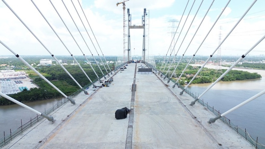 Chỉ 2 tháng nữa, cầu dây văng có tĩnh không cao nhất Việt Nam sẽ ‘cán đích’- Ảnh 2. Chỉ 2 tháng nữa, cầu dây văng có tĩnh không cao nhất Việt Nam sẽ ‘cán đích’- Ảnh 2.