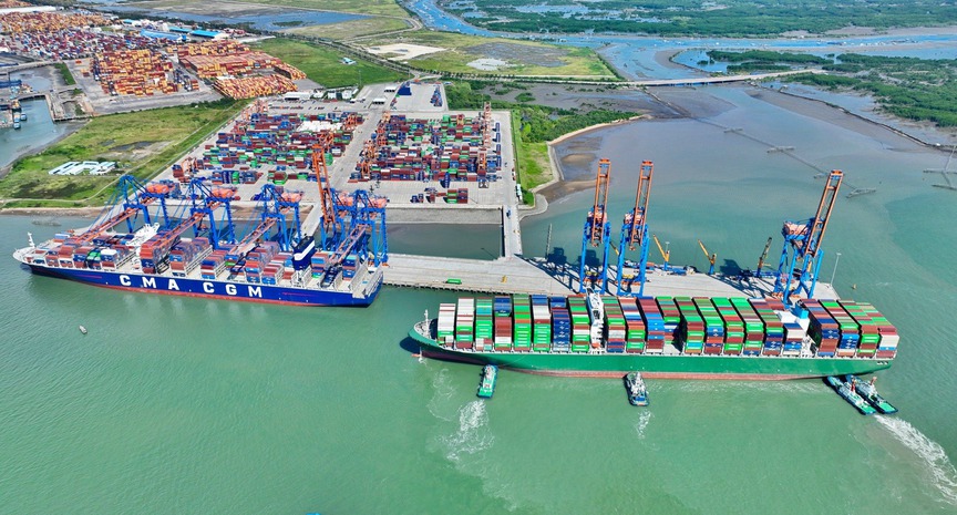 Cụm cảng nước sâu lớn và hiện đại nhất Việt Nam ghi mốc kỷ lục mới- Ảnh 4. Cụm cảng nước sâu lớn và hiện đại nhất Việt Nam ghi mốc kỷ lục mới- Ảnh 4.