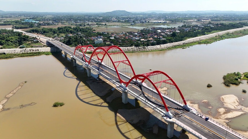 Cầu Trà Khúc 3 sẽ khánh thành vào dịp kỷ niệm 80 năm Quốc khánh. Nguồn ảnh: Báo Lao Động Cầu Trà Khúc 3 sẽ khánh thành vào dịp kỷ niệm 80 năm Quốc khánh. Nguồn ảnh: Báo Lao Động