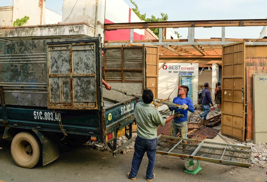 Hàng trăm người dân tại TP. HCM đồng loạt tháo dỡ nhà, nhường chỗ cho dự án 7.300 tỷ- Ảnh 4. Hàng trăm người dân tại TP. HCM đồng loạt tháo dỡ nhà, nhường chỗ cho dự án 7.300 tỷ- Ảnh 4.