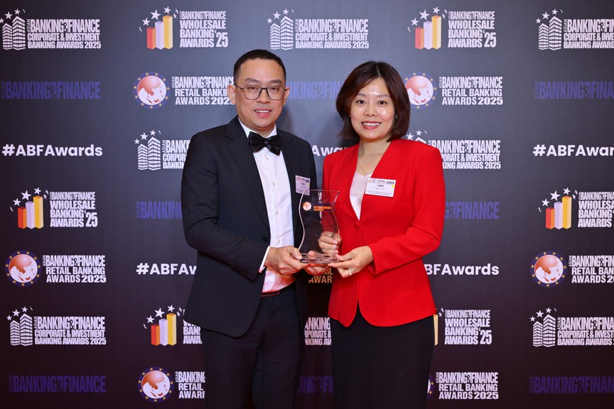 Techcombank được vinh danh “Ngân hàng bán lẻ nội địa tốt nhất Việt Nam 2025” bởi Asian Banking & Finance 4 năm liên tiếp- Ảnh 2. Techcombank được vinh danh “Ngân hàng bán lẻ nội địa tốt nhất Việt Nam 2025” bởi Asian Banking & Finance 4 năm liên tiếp- Ảnh 2.