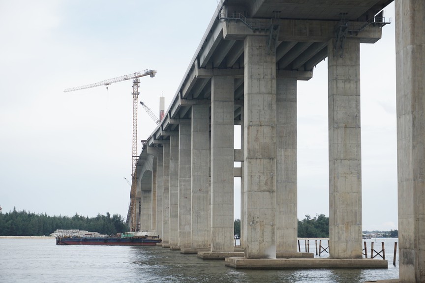 TP. Huế: Công trình cầu vượt cửa biển dài nhất miền Trung tiến độ ra sao?- Ảnh 4. TP. Huế: Công trình cầu vượt cửa biển dài nhất miền Trung tiến độ ra sao?- Ảnh 4.