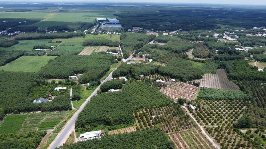 Hơn 30km đường Hồ Chí Minh do Đèo Cả thi công: Đẹp nhưng vướng tiến độ- Ảnh 1. Hơn 30km đường Hồ Chí Minh do Đèo Cả thi công: Đẹp nhưng vướng tiến độ- Ảnh 1.