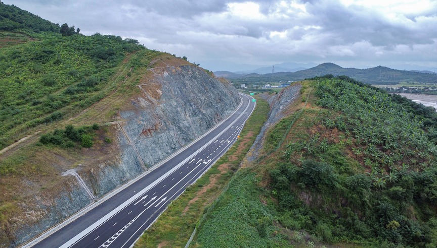 Cao tốc Vân Phong - Nha Trang. Nguồn ảnh: Plo.vn Cao tốc Vân Phong - Nha Trang. Nguồn ảnh: Plo.vn