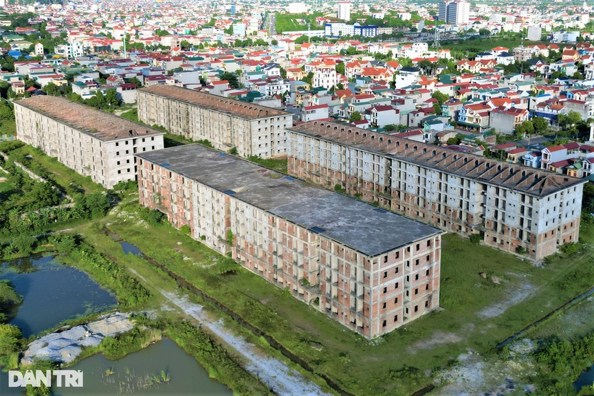Cảnh hoang hóa khu ký túc xá bỏ hoang hơn một thập kỷ sắp được 'hồi sinh' thành nhà công vụ- Ảnh 1. Cảnh hoang hóa khu ký túc xá bỏ hoang hơn một thập kỷ sắp được 'hồi sinh' thành nhà công vụ- Ảnh 1.