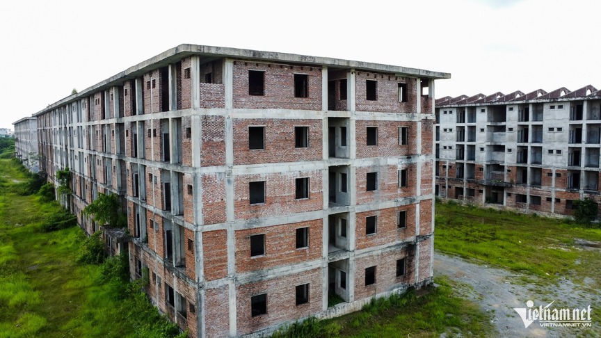 Cảnh hoang hóa khu ký túc xá bỏ hoang hơn một thập kỷ sắp được 'hồi sinh' thành nhà công vụ- Ảnh 2. Cảnh hoang hóa khu ký túc xá bỏ hoang hơn một thập kỷ sắp được 'hồi sinh' thành nhà công vụ- Ảnh 2.