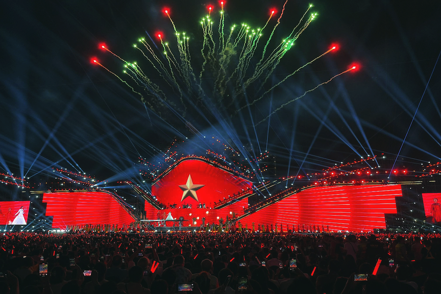 "Chảo lửa" V-Concert: Biển người 2,5 vạn khán giả khuấy đảo Trung tâm triển lãm Top 10 thế giới- Ảnh 12.
