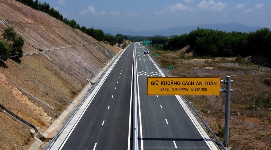 Thủ tướng vừa ra chỉ đạo, loạt doanh nghiệp lớn đều muốn góp sức cho đại dự án mở rộng cao tốc Bắc - Nam- Ảnh 1.