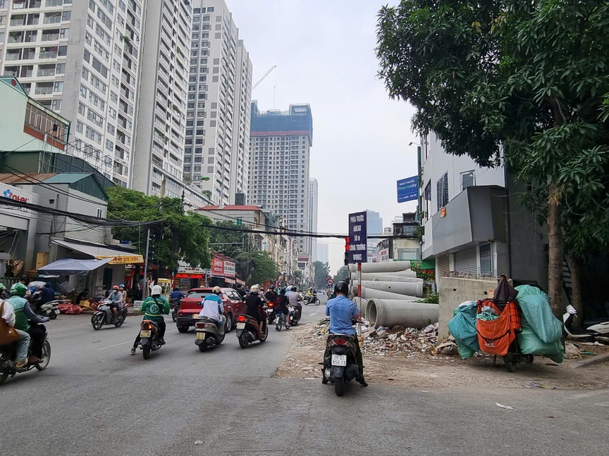 Hà Nội: Nhà "siêu mỏng" lại xuất hiện trên tuyến đường Nguyễn Tuân vừa mở rộng- Ảnh 5. Hà Nội: Nhà "siêu mỏng" lại xuất hiện trên tuyến đường Nguyễn Tuân vừa mở rộng- Ảnh 5.
