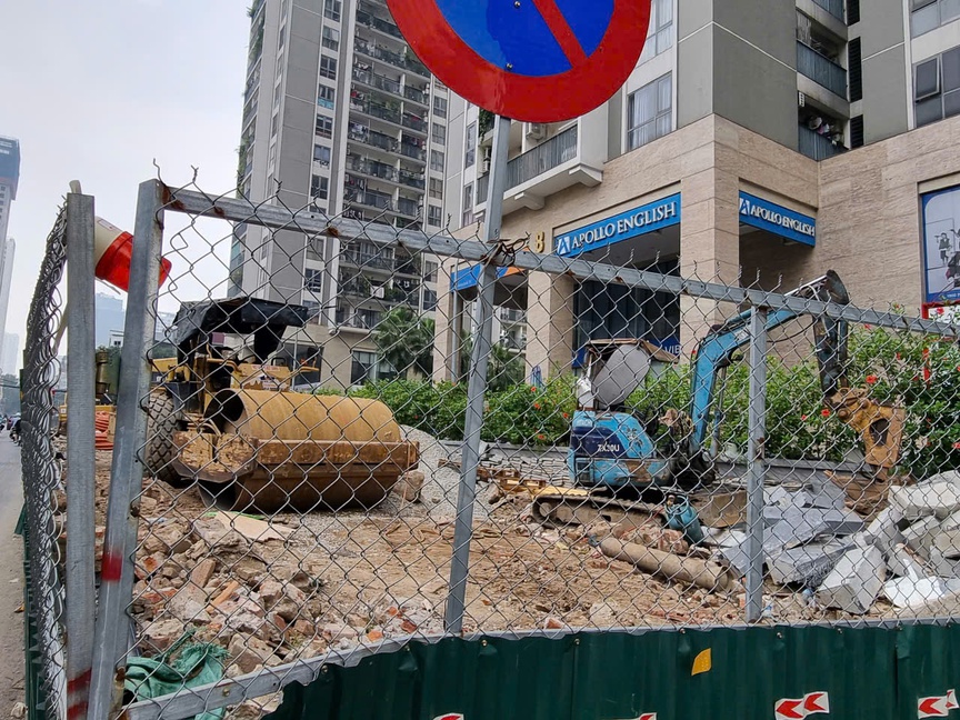 Hà Nội: Nhà "siêu mỏng" lại xuất hiện trên tuyến đường Nguyễn Tuân vừa mở rộng- Ảnh 4. Hà Nội: Nhà "siêu mỏng" lại xuất hiện trên tuyến đường Nguyễn Tuân vừa mở rộng- Ảnh 4.