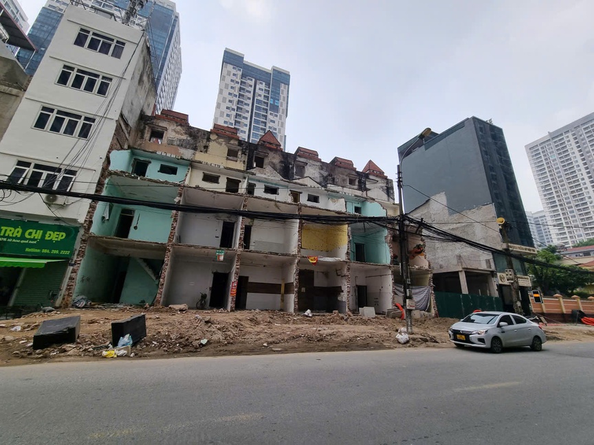 Hà Nội: Nhà "siêu mỏng" lại xuất hiện trên tuyến đường Nguyễn Tuân vừa mở rộng- Ảnh 3. Hà Nội: Nhà "siêu mỏng" lại xuất hiện trên tuyến đường Nguyễn Tuân vừa mở rộng- Ảnh 3.
