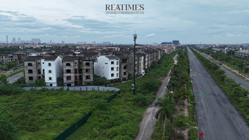 Hà Nội: Cận cảnh hàng trăm ngôi biệt thự 'triệu đô' bỏ hoang lãng phí tại khu đô thị Nam An Khánh- Ảnh 3. Hà Nội: Cận cảnh hàng trăm ngôi biệt thự 'triệu đô' bỏ hoang lãng phí tại khu đô thị Nam An Khánh- Ảnh 3.