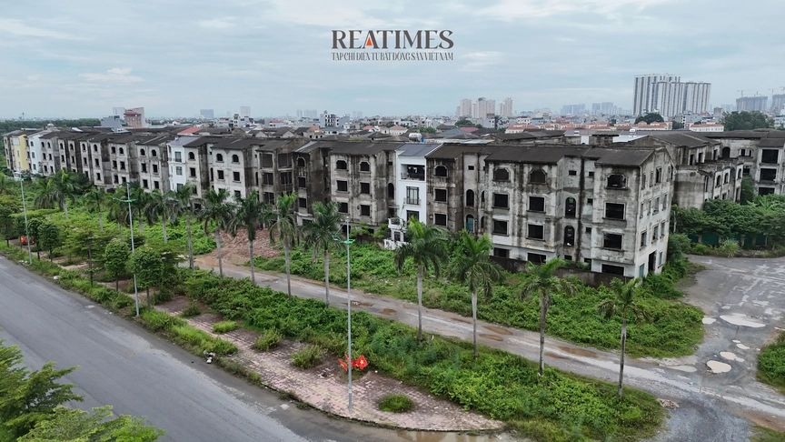 Hà Nội: Cận cảnh hàng trăm ngôi biệt thự 'triệu đô' bỏ hoang lãng phí tại khu đô thị Nam An Khánh- Ảnh 10. Hà Nội: Cận cảnh hàng trăm ngôi biệt thự 'triệu đô' bỏ hoang lãng phí tại khu đô thị Nam An Khánh- Ảnh 10.