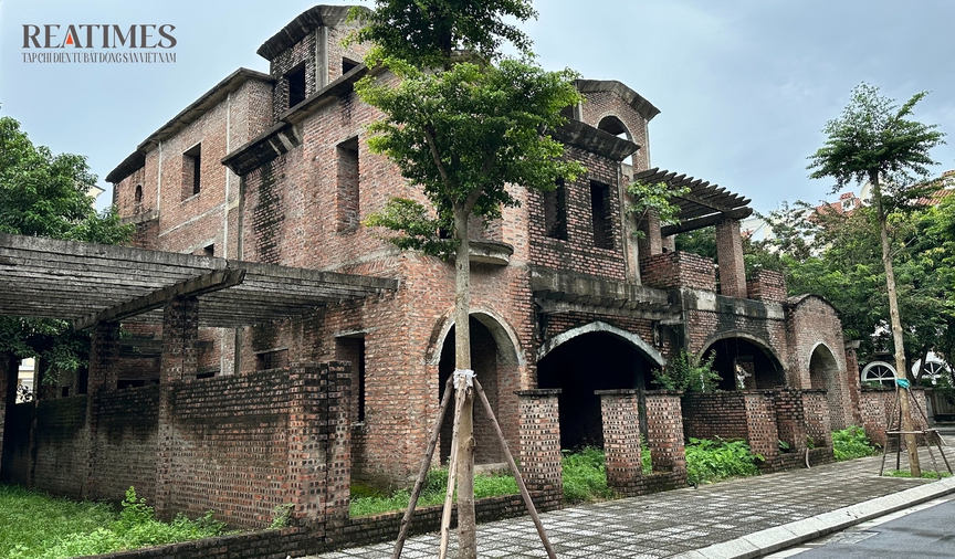 Hà Nội: Cận cảnh hàng trăm ngôi biệt thự 'triệu đô' bỏ hoang lãng phí tại khu đô thị Nam An Khánh- Ảnh 15. Hà Nội: Cận cảnh hàng trăm ngôi biệt thự 'triệu đô' bỏ hoang lãng phí tại khu đô thị Nam An Khánh- Ảnh 15.