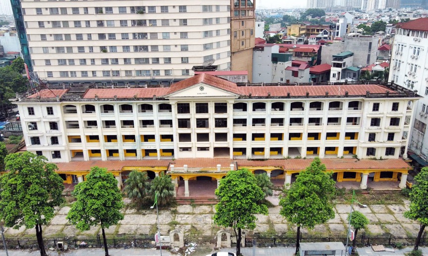 Khách sạn 6.000m2 bị bỏ hoang trên ‘đất vàng’ Thủ đô sắp bị phá dỡ- Ảnh 1. Khách sạn 6.000m2 bị bỏ hoang trên ‘đất vàng’ Thủ đô sắp bị phá dỡ- Ảnh 1.