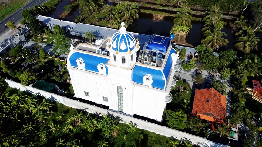 Diễn biến mới nhất về việc phá dỡ 'tòa nhà đẹp nhất Cà Mau'- Ảnh 1. Diễn biến mới nhất về việc phá dỡ 'tòa nhà đẹp nhất Cà Mau'- Ảnh 1.