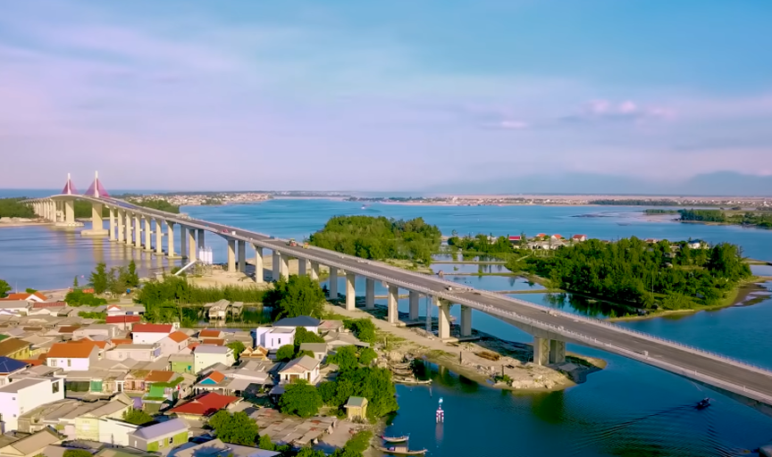 Chỉ 1 tuần nữa, cầu vượt cửa biển dài nhất miền Trung chính thức thông xe- Ảnh 1. Chỉ 1 tuần nữa, cầu vượt cửa biển dài nhất miền Trung chính thức thông xe- Ảnh 1.
