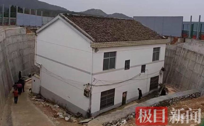 Từ chối 6 tỷ đền bù, ngôi nhà giữa cao tốc nổi tiếng bị bỏ hoang vì điều này- Ảnh 2. Từ chối 6 tỷ đền bù, ngôi nhà giữa cao tốc nổi tiếng bị bỏ hoang vì điều này- Ảnh 2.