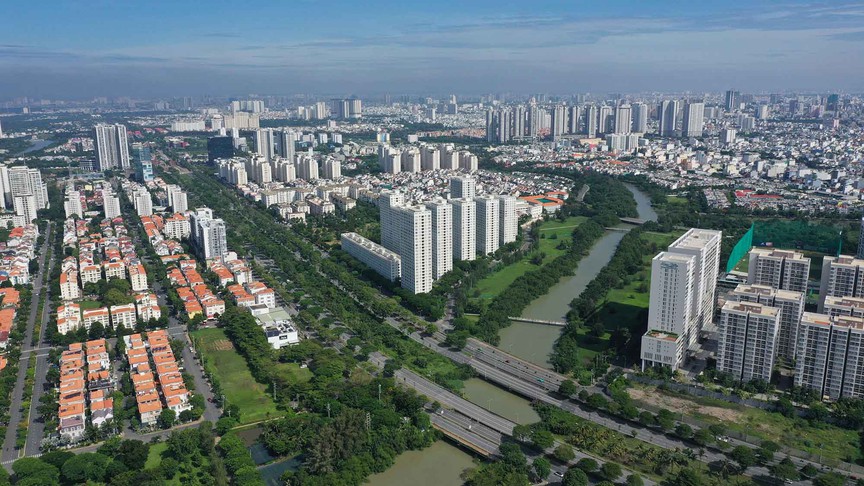 GRDP của TP.HCM tăng 1,5 lần, chiếm gần 24% GDP cả nước- Ảnh 1.
