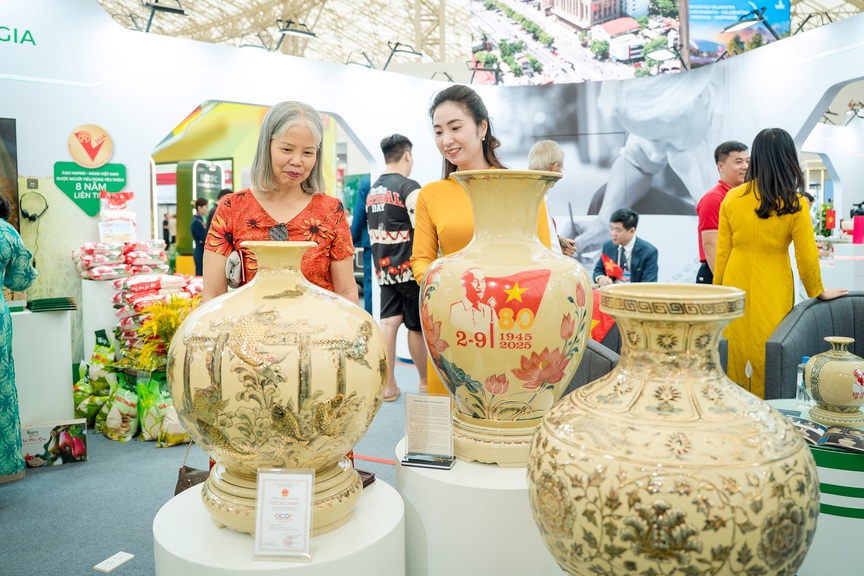Tập đoàn BRG tham gia triển lãm “80 năm Hành trình Độc lập - Tự do - Hạnh phúc”- Ảnh 4. Tập đoàn BRG tham gia triển lãm “80 năm Hành trình Độc lập - Tự do - Hạnh phúc”- Ảnh 4.
