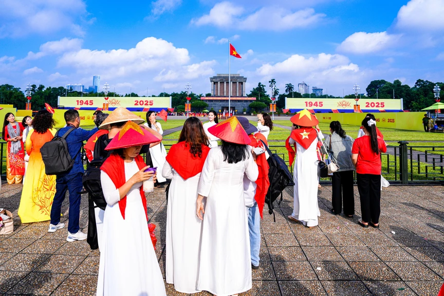 Vàng vàng bay, đẹp quá, sao sao ơi!- Ảnh 1. Vàng vàng bay, đẹp quá, sao sao ơi!- Ảnh 1.